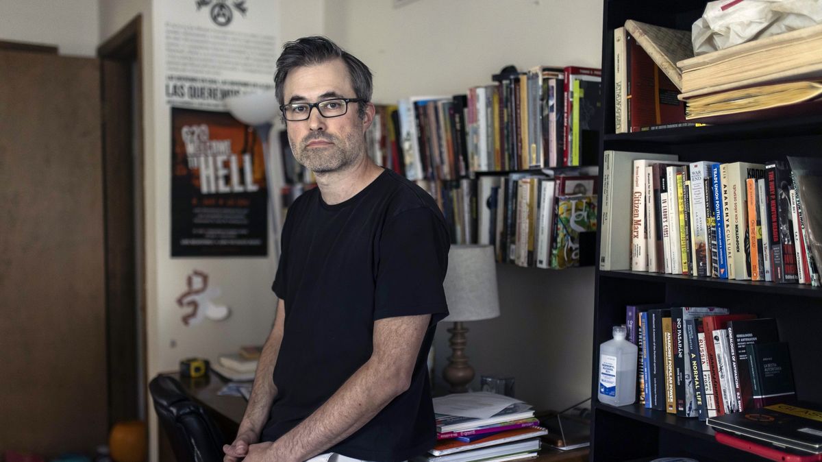 Učil o antifašismu, kvůli výhrůžkám opustil i s rodinou USA